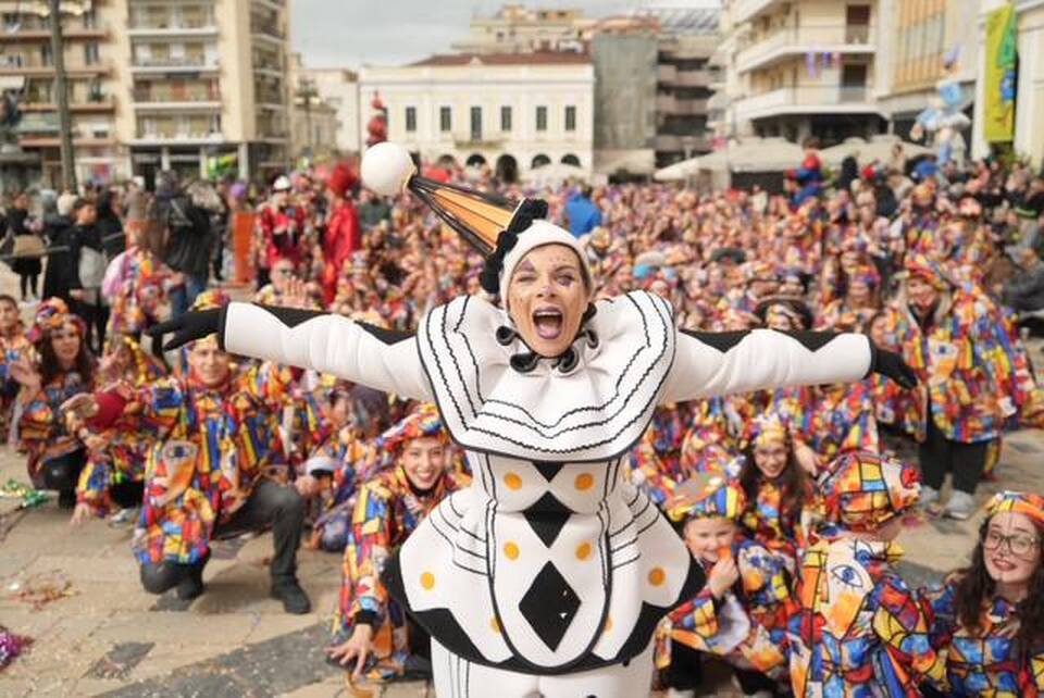 Πατρινό Καρναβάλι: Το κέφι απογειώνεται σήμερα - Στις 6μμ η νυχτερινή ποδαράτη παρέλαση - Το πρόγραμμα