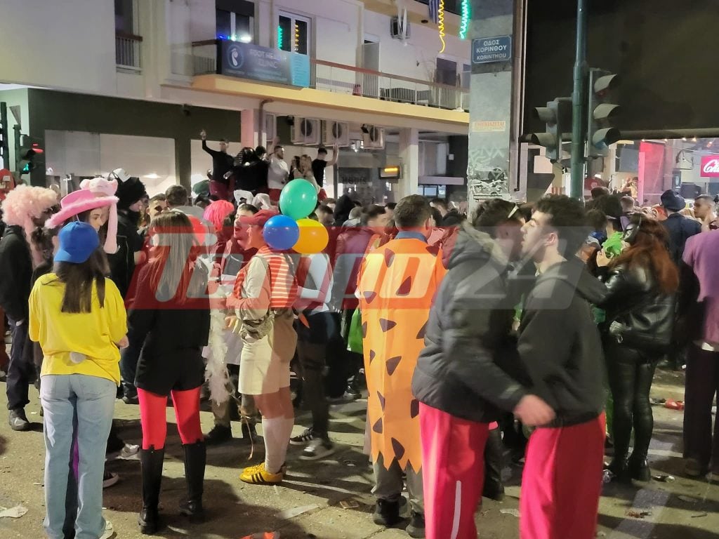 Ώρα 6.30 ξημερώματα: Η Πάτρα δεν έχει σταματήσει να χορεύει - Χιλιάδες κόσμου στο κέντρο ΦΩΤΟ