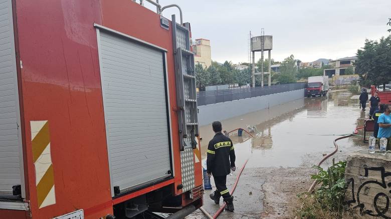 Κακοκαιρία-Δυτική Ελλάδα: 14 κλήσεις στην Πυροσβεστική Υπηρεσία
