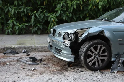 Ποινή φυλάκισης 20 μηνών και αφαίρεση άδειας στην τραγουδίστρια που έπεσε πάνω σε 5 οχήματα στο Κολωνάκι