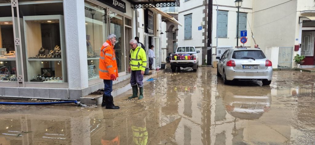 Λήμνος: Κλειστά σχολεία και αδιάβατοι δρόμοι από την κακοκαιρία – Χωρίς νερό οικισμοί της Μύρινας