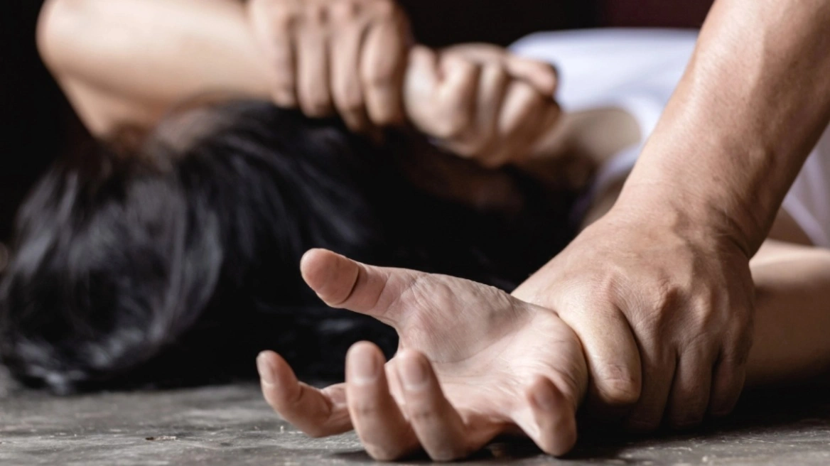 Ορχομενός: Ανήλικη κατήγγειλε το βιασμό της από δύο ανηλίκους, έξι συλλήψεις