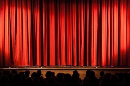 Απεργούν οι εργαζόμενοι στα θέατρα, διεκδικούν την υπογραφή Συλλογικών Συμβάσεων Εργασίας