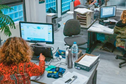 Καθαρά Δευτέρα 2026: Πώς αμείβονται οι εργαζόμενοι, τι ισχύει για την αργία στον ιδιωτικό τομέα