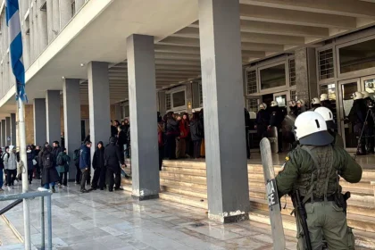 Στα δικαστήρια οι 38 συλληφθέντες από την επιχείρηση της ΕΛΑΣ στο ΑΠΘ