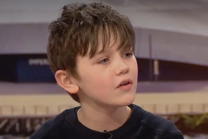 Ένας εννιάχρονος στο Ηνωμένο Βασίλειο έγινε το πρώτο παιδί που έκανε επέμβαση επιμήκυνσης ποδιών, κέρδισε περίπου 3 εκατοστά