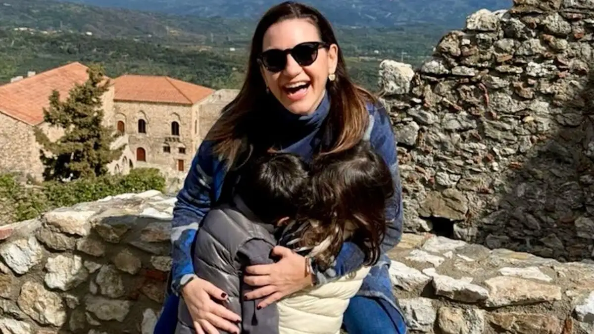 Η Όλγα Κεφαλογιάννη στον Μυστρά με τα παιδιά της: Η οικογένεια είναι το δικό μας σταθερό σημείο