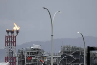 Financial Times: Η Ελλάδα θέλει να γίνει πρωταγωνίστρια στην αγορά φυσικού αερίου της Ευρώπης στην «μετα-ρωσική» εποχή