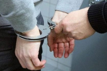 Ανήλικος έκλεψε αλυσίδα από γυναίκα και την κατάπιε