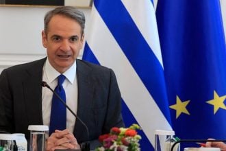 Απάντηση Μητσοτάκη σε Σαμαρά: «Ας μην ταράζονται κάποιοι επαγγελματίες ανησυχούντες»