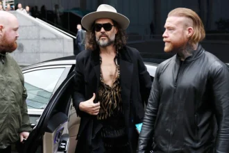 Ο Ράσελ Μπραντ δήλωσε αθώος για νέες κατηγορίες βιασμού και σεξουαλικής επίθεσης