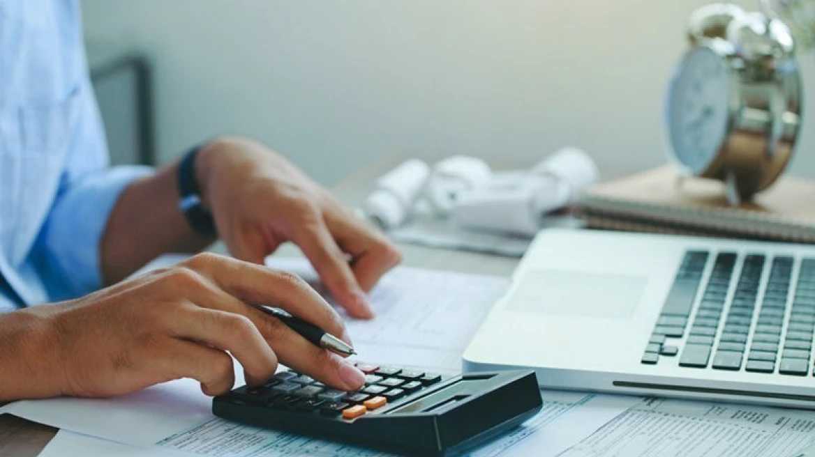 Φορολογικές δηλώσεις 2025: Πότε ξεκινά η υποβολή τους, τι να προσέξετε στα προσυμπληρωμένα έντυπα