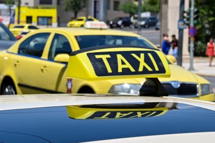 Συνελήφθη 59χρονος οδηγός ταξί στην Αθήνα: Εξαπατούσε συστηματικά ανυποψίαστους επιβάτες με διπλή ταρίφα στο ταξίμετρο