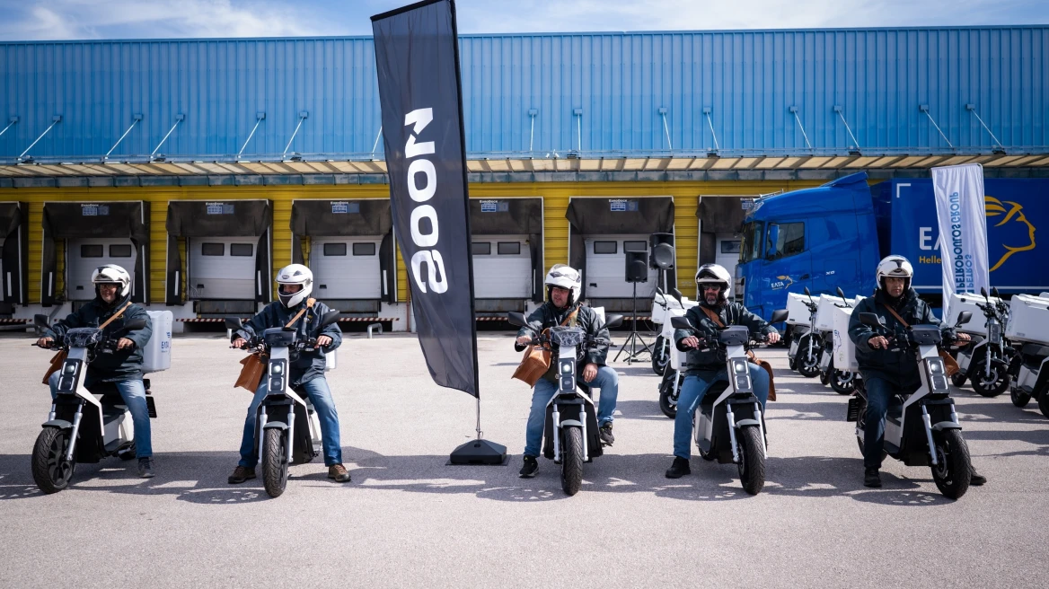 Ανανεώνεται μετά από 25 χρόνια ο στόλος των ΕΛΤΑ με 250 ηλεκτρικά δίκυκλα ελληνικής παραγωγής