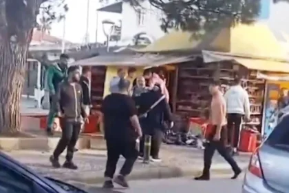 Ακόμη δύο συλλήψεις για την άγρια επίθεση σε πατέρα και γιο σε περίπτερο στη Γαστούνη