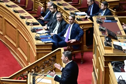 "Αντί να απολογηθείτε λέτε ότι δεν σεβόμαστε τη δικαιοσύνη"- Σύγκρουση Ανδρουλάκη – Μητσοτάκη