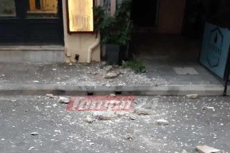 Πάτρα: Πάλι έπεσαν σοβάδες από κτίριο στο κέντρο της Πάτρας