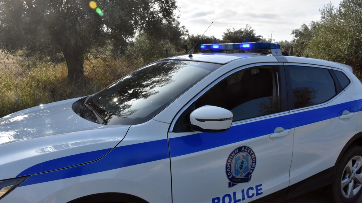 Μεγάλη επιχείρηση της ΕΛ.ΑΣ. για κύκλωμα λαθραίων καπνικών προϊόντων: Κατασχέθηκαν μετρητά και όπλα, 25 συλλήψεις