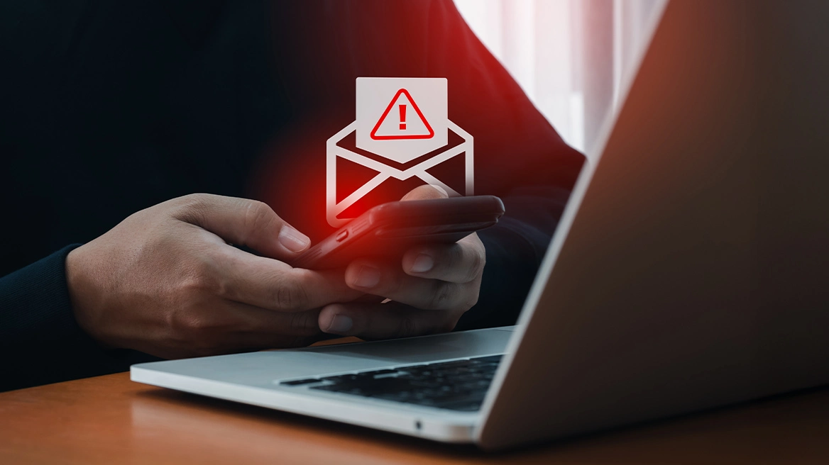 ΠΡΟΣΟΧΗ: Απατεώνες στέλνουν SMS ως «MYaade» ή «GOV» για φόρο κυκλοφορίας, τι να προσέξουν οι πολίτες