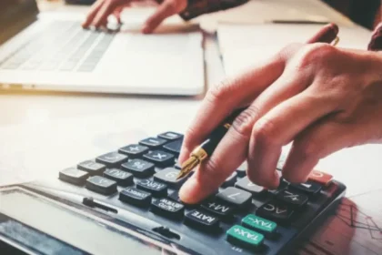 Εφάπαξ, επιδόματα, συντάξεις και προγράμματα απασχόλησης - Ποιοι και πότε θα δουν λεφτά στους λογαριασμούς τους