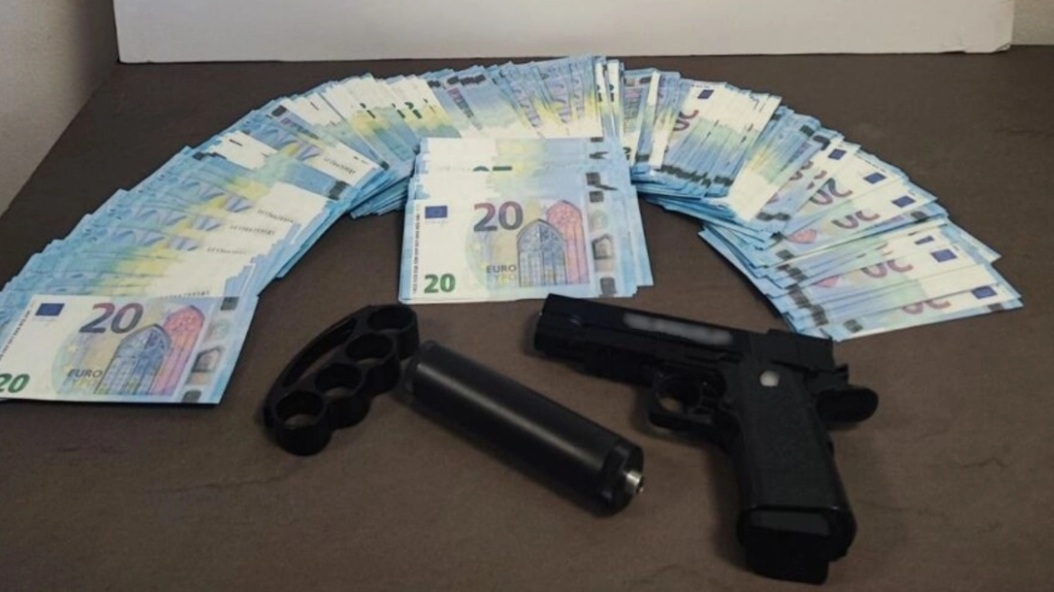 Συνελήφθη 21χρονος που είχε 723 πλαστά χαρτονομίσματα στο σπίτι στη Θεσσαλονίκη