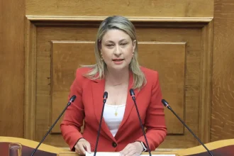 Η Χριστίνα Αλεξοπούλου ζήτησε συγγνώμη για τη φράση «το τζάμπα τέλος»: «Δεν αναφερόμουν στους εκπαιδευτικούς»