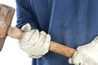 29χρονος άνδρας με ποινικό μητρώο πίσω από την επίθεση με βαριοπούλα στον επιχειρηματία