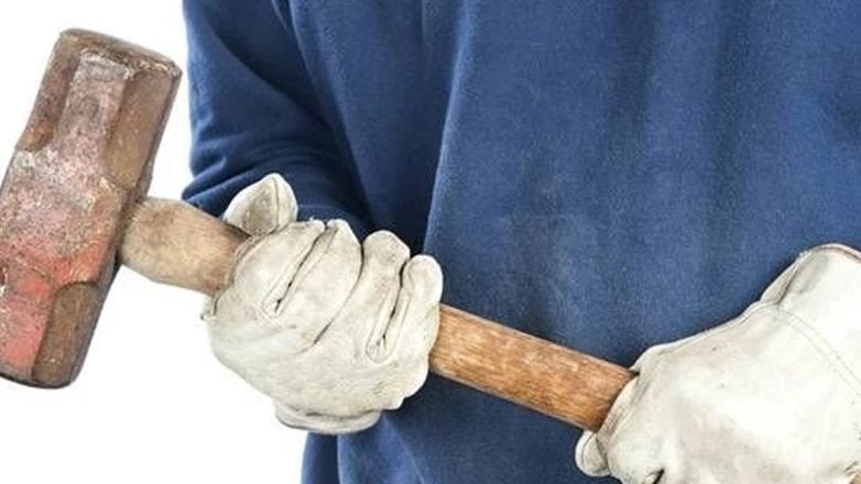 29χρονος άνδρας με ποινικό μητρώο πίσω από την επίθεση με βαριοπούλα στον επιχειρηματία