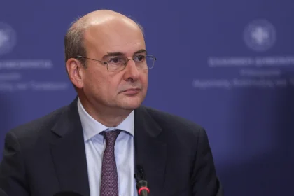 Χατζηδάκης: Δεν θέλουμε να γυρίσουμε στην εποχή της έντασης με την Τουρκία, δεν κάνουμε εξωτερική πολιτική με ψευτοπαλληκαρισμούς