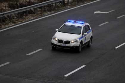 Καταδίωξη στο Καματερό: Χειροπέδες σε δύο Ρομά που προσποιούνταν τους υπαλλήλους και έκλεβαν ηλικιωμένους