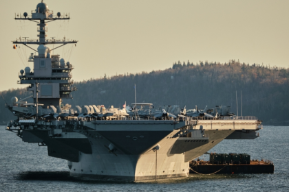 Ο Τραμπ βλέπει «συμφωνία με το Ιράν μέσα σε ένα μήνα», αλλά στέλνει το μεγαλύτερο αεροπλανοφόρο του κόσμου στη Μέση Ανατολή