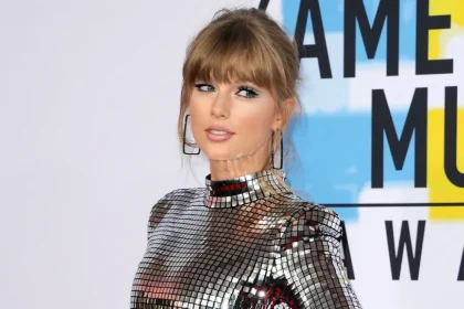 Η Τέιλορ Σουίφτ ζητά από την αμερικανική κυβέρνηση να μπλοκάρει εμπορικό σήμα που μοιάζει με την υπογραφή της