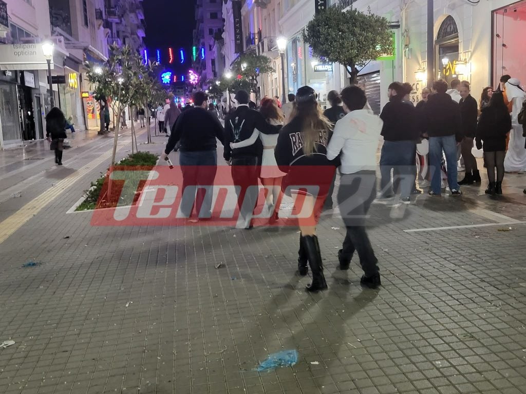 Ώρα 6.30 ξημερώματα: Η Πάτρα δεν έχει σταματήσει να χορεύει - Χιλιάδες κόσμου στο κέντρο ΦΩΤΟ