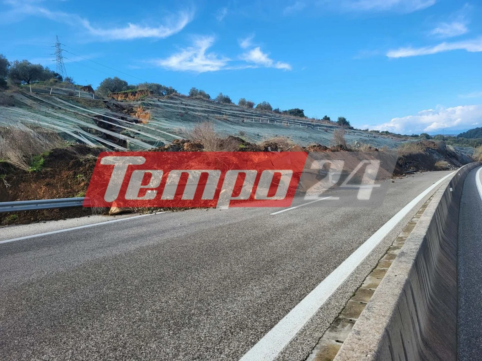 Κλειστή η Ιόνια Οδός από Άρτα μέχρι Αμφιλοχία μετά την κατολίσθηση και το ρήγμα 200 μέτρων - Θα αργήσει η αποκατάσταση του έργου