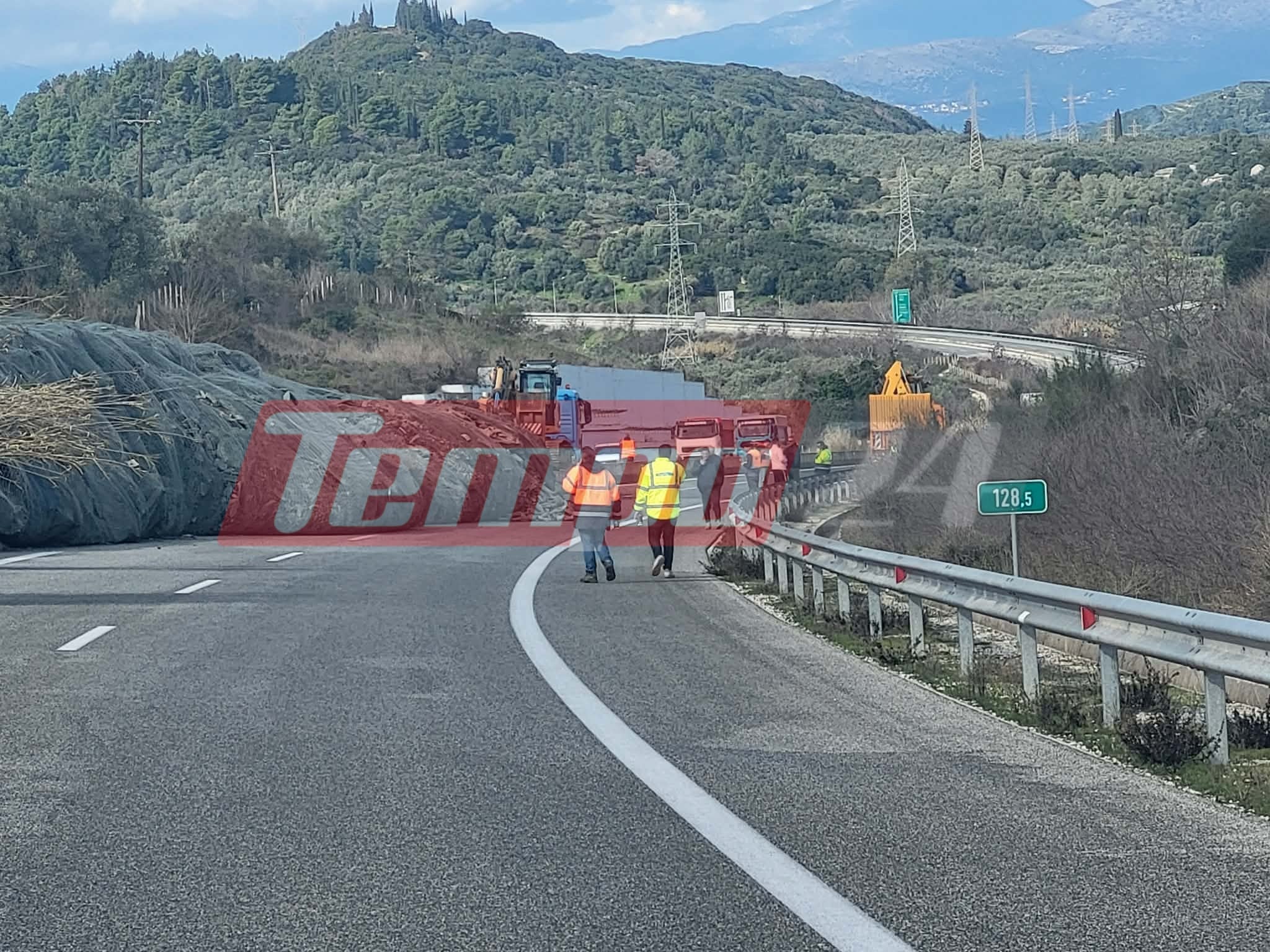 Κατολίσθηση στην Ιονία Οδό: Κλειστά παραμένουν και τα δύο ρεύματα κυκλοφορίας (ΦΩΤΟ & ΒΙΝΤΕΟ)