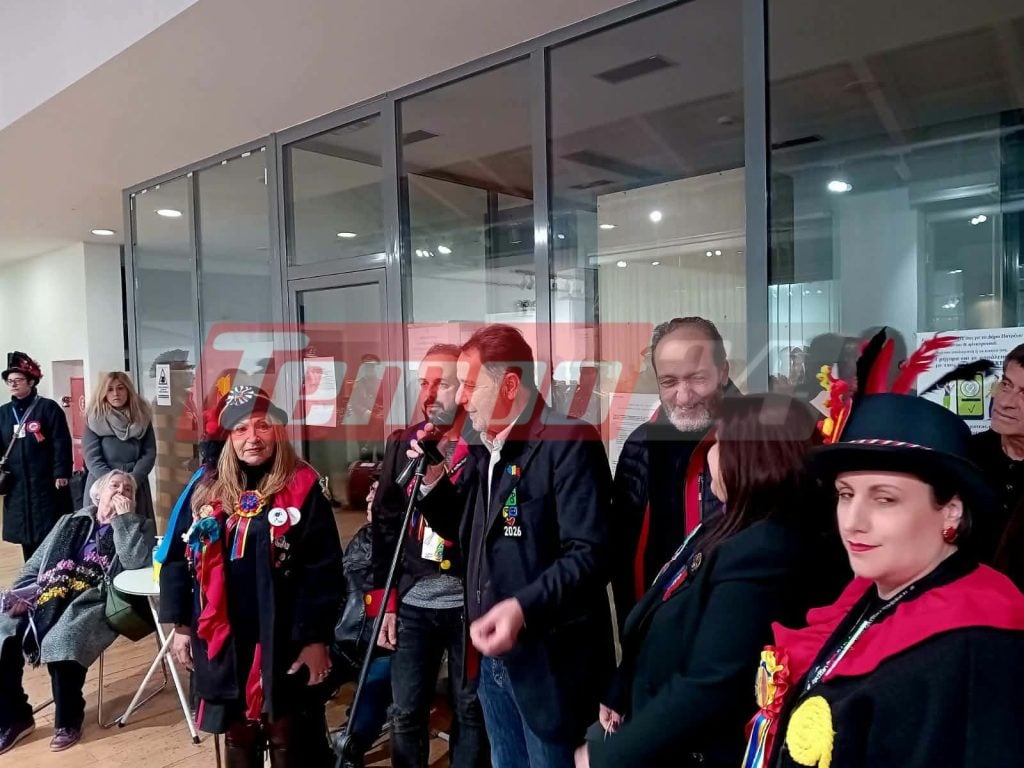 Πάτρα: Τα εγκαίνια της έκθεσης στολών στην Αγορά Αργύρη (ΦΩΤΟ)