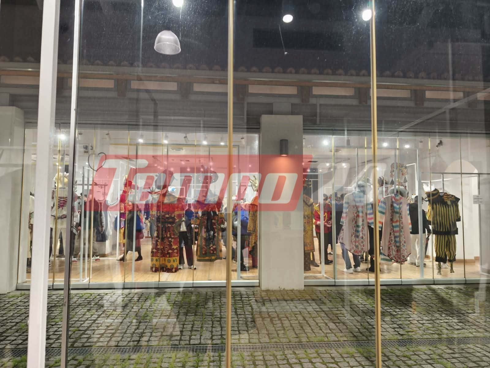 Πάτρα: Τα εγκαίνια της έκθεσης στολών στην Αγορά Αργύρη (ΦΩΤΟ)