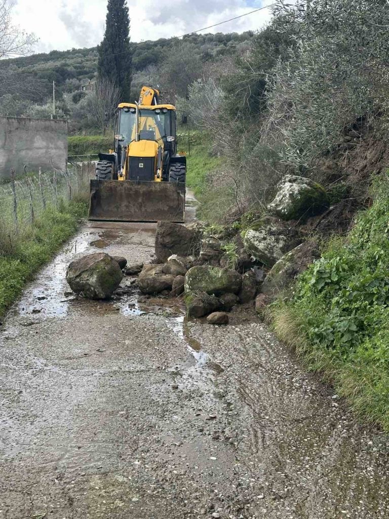 Μάχη με την κακοκαιρία και τη μεγάλη φωτιά στο κέντρο της πόλης έδωσε ο Δήμος Αγρινίου