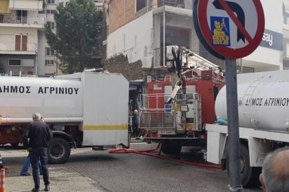 Μάχη με την κακοκαιρία και τη μεγάλη φωτιά στο κέντρο της πόλης έδωσε ο Δήμος Αγρινίου