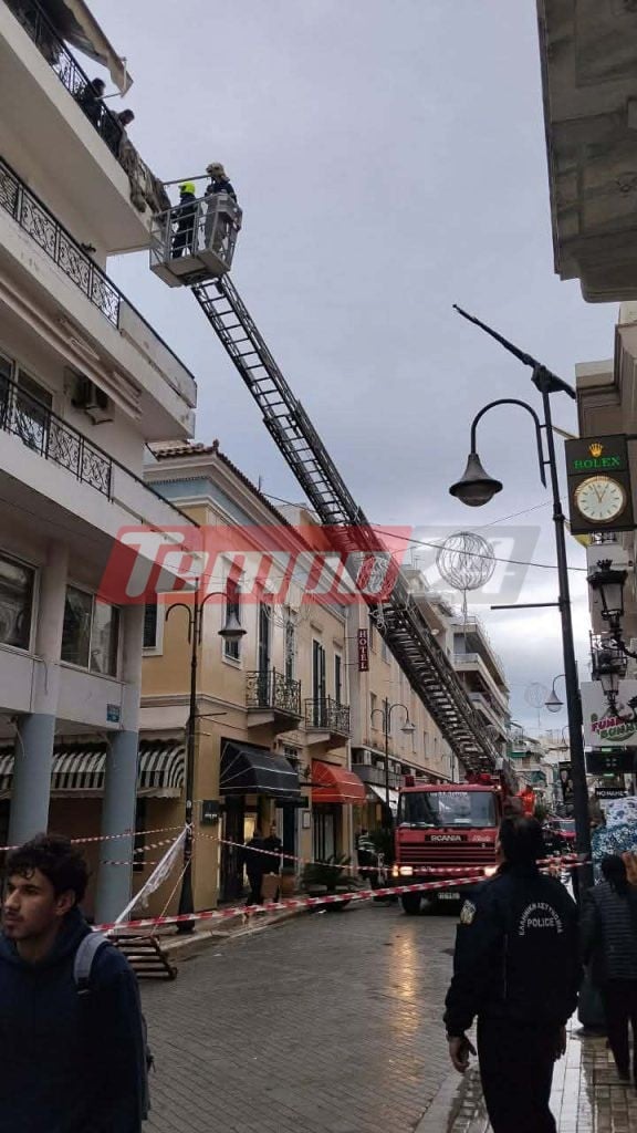 "Συναγερμός" στη Ρήγα Φεραίου: Σοβάδες έπεσαν από μπαλκόνι, μέρα-μεσημέρι σε πολυσύχναστο σημείο ( ΦΩΤΟ)