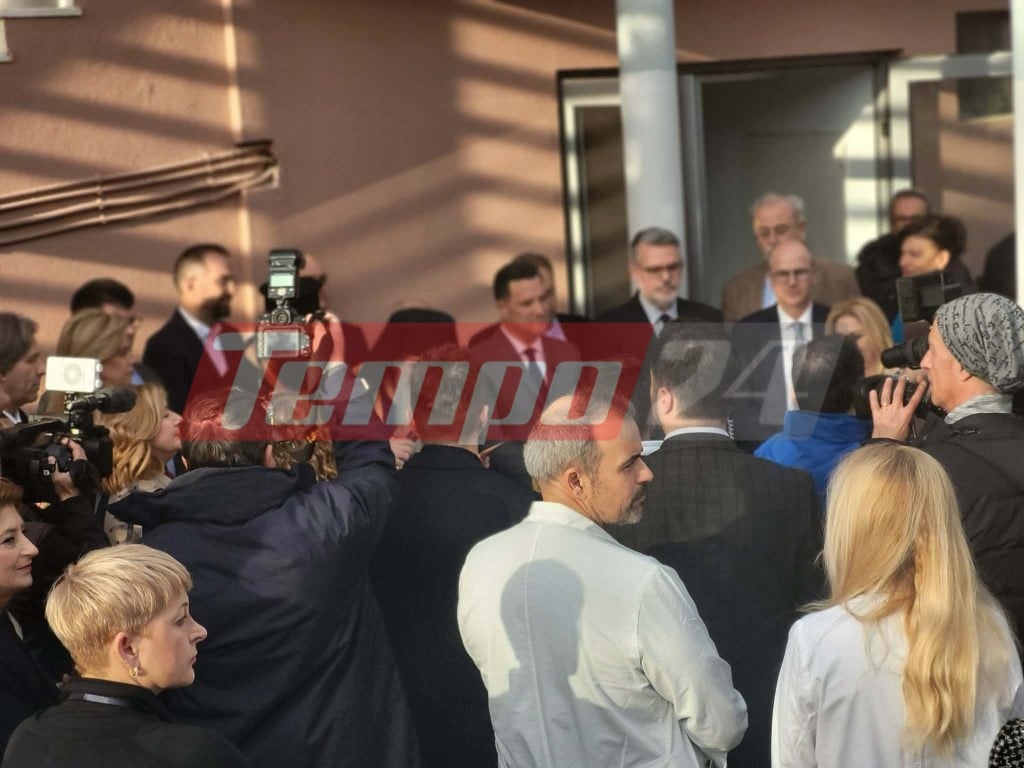 Στην Πάτρα ο Άδωνις Γεωργιάδης - Επίσκεψη στα νοσοκομεία με συγκεντρώσεις διαμαρτυρίας (ΦΩΤΟ)