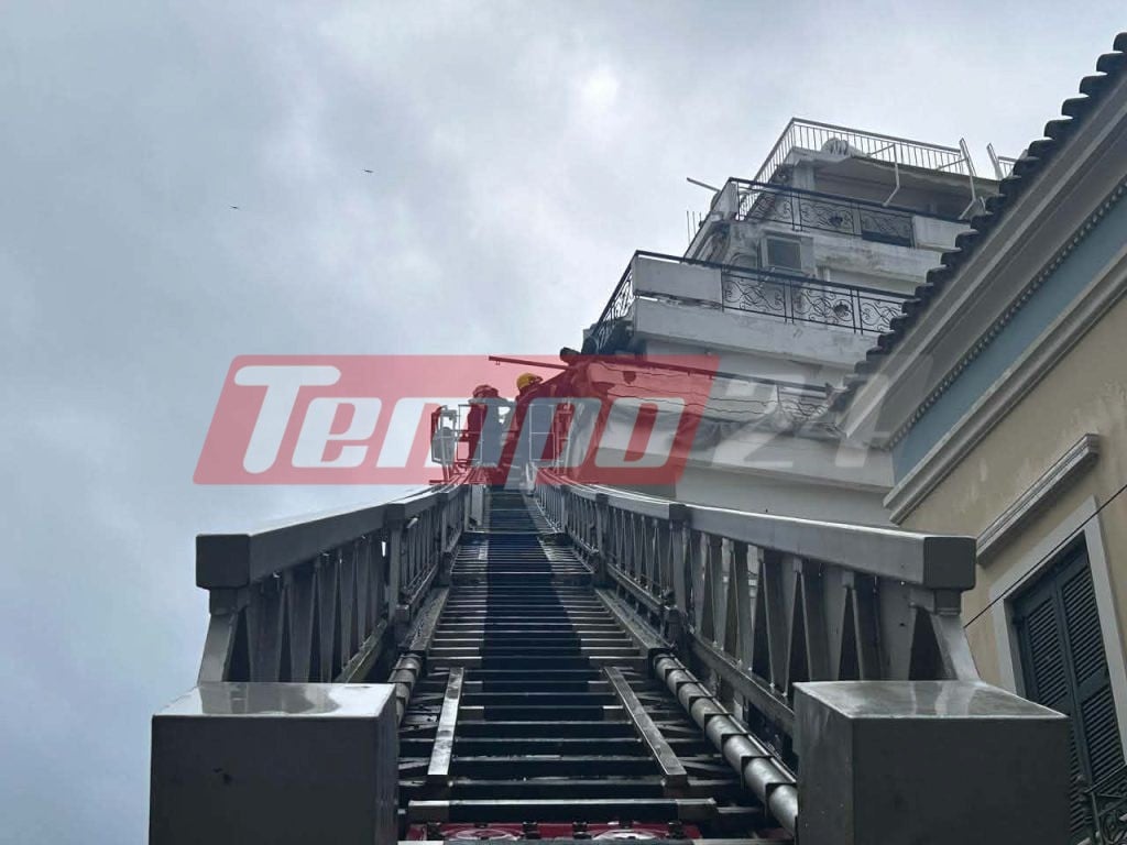 "Συναγερμός" στη Ρήγα Φεραίου: Σοβάδες έπεσαν από μπαλκόνι, μέρα-μεσημέρι σε πολυσύχναστο σημείο ( ΦΩΤΟ)