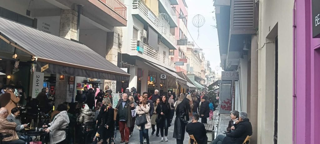 Το αδιαχώρητο στην Πάτρα για την Τσικνοπέμπτη - Ψησταριές, γλέντι και καρναβαλικά δρώμενα στους δρόμους (ΦΩΤΟ & ΒΙΝΤΕΟ)