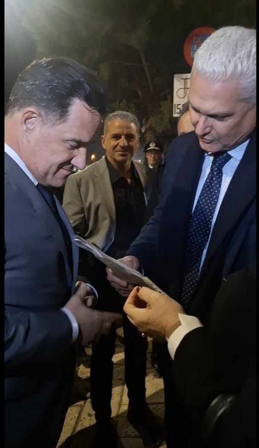 Τι παράδωσε ο Φωκίων Ζαΐμης στον Άδωνι;