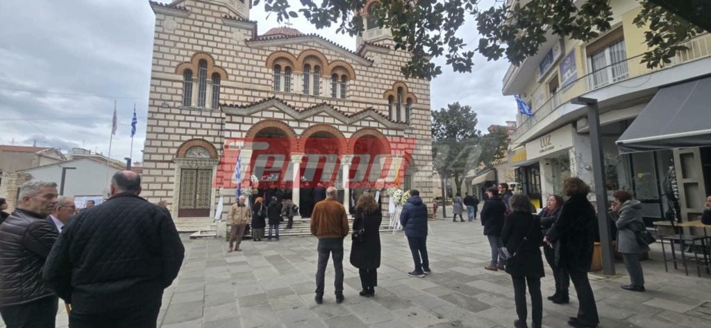 Άρτα: Θρήνος στην κηδεία της 35χρονης από την Πάτρα - ΦΩΤΟ