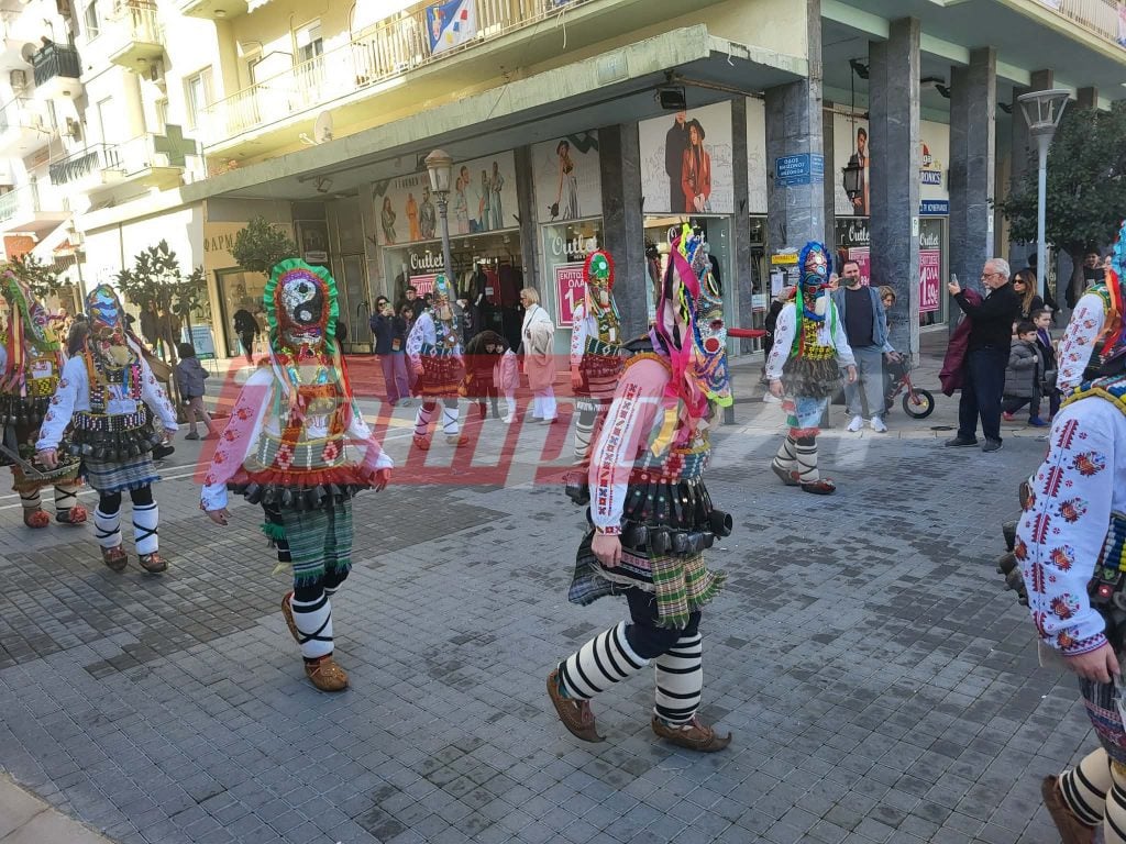 Πατρινό Καρναβάλι 2026: Παραδοσιακή παρέλαση ομάδων από την Ελλάδα και το εξωτερικό (ΦΩΤΟ - ΒΙΝΤΕΟ)