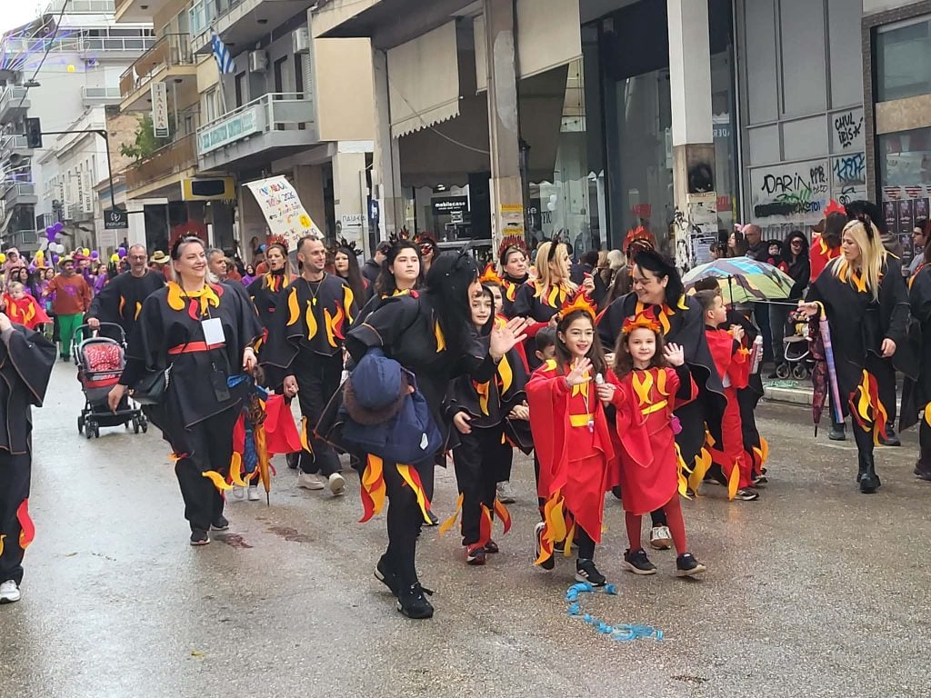 Καρναβάλι Μικρών 2026: ΔΕΙΤΕ ΖΩΝΤΑΝΑ την παρέλαση - Φωτογραφίες από τα καλύτερα στιγμιότυπα