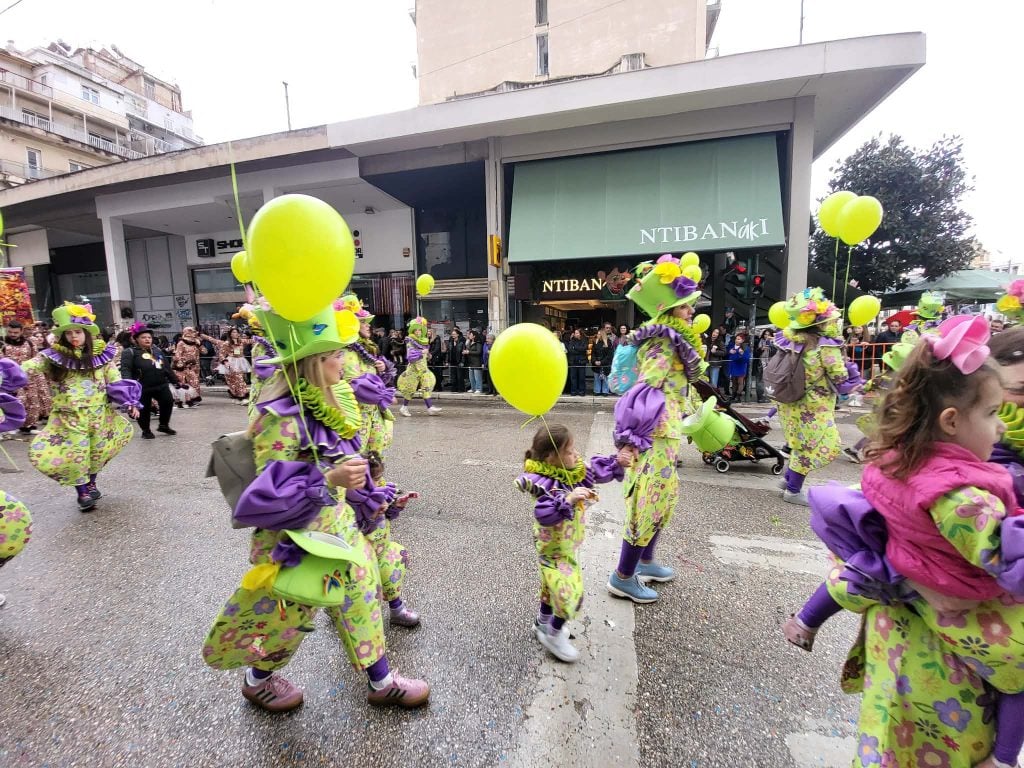 Καρναβάλι Μικρών 2026: ΔΕΙΤΕ ΖΩΝΤΑΝΑ την παρέλαση - Φωτογραφίες από τα καλύτερα στιγμιότυπα