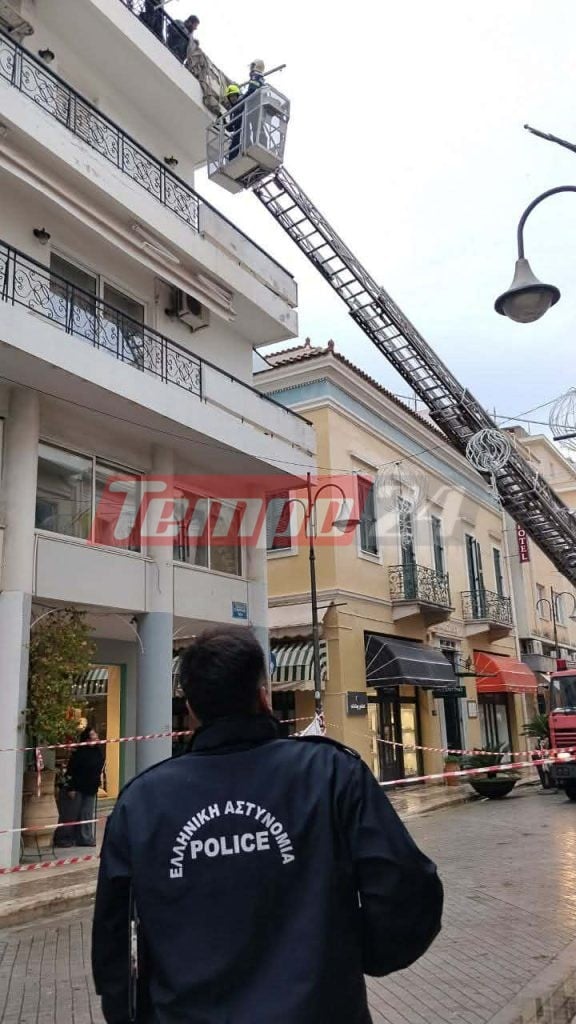 "Συναγερμός" στη Ρήγα Φεραίου: Σοβάδες έπεσαν από μπαλκόνι, μέρα-μεσημέρι σε πολυσύχναστο σημείο ( ΦΩΤΟ)