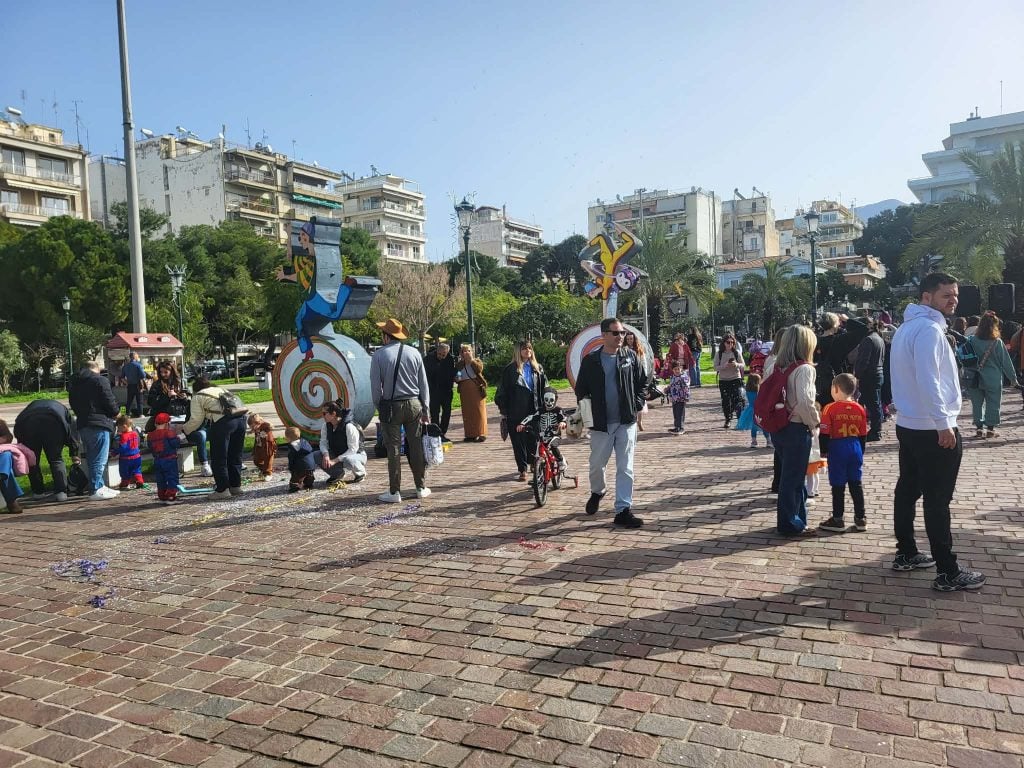 Πάτρα: Το διασκέδασαν τα παιδιά στην Καρναβαλούπολη λίγο πριν την παρέλαση τους (ΦΩΤΟ & ΒΙΝΤΕΟ)
